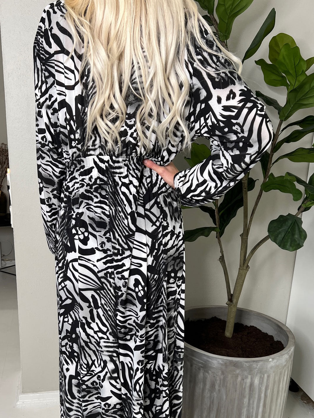 Pams Long Sleeve - Lang elastisk kjole i krølfrit stof